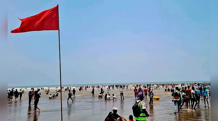 কক্সবাজারে সাগরে গোসলে নেমে প্রাণ গেল পর্যটকের