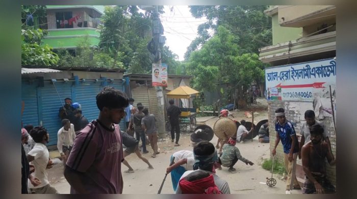 প্রেমের বিরোধে দুই গ্রামের সংঘর্ষ, আহত ১০