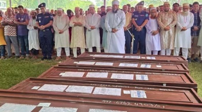 সৌদি আগুনে প্রাণ হারানো আত্রাইয়ের সাতজনের জানাজা