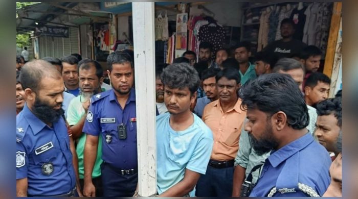 স্কুলছাত্রীকে হয়রানির অভিযোগে যুবকের এক মাসের কারাদণ্ড