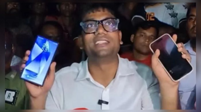 ‘দুই ফোনেই চার্জ আছে’, বিদ্যুৎ পরিস্থিতি নিয়ে নয়ন