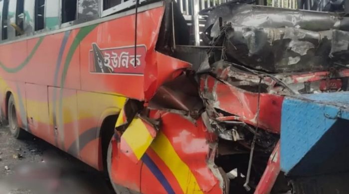 ঢাকা-চট্টগ্রাম মহাসড়কে ত্রিমুখী সংঘর্ষে প্রাণ গেল ৩ জনের
