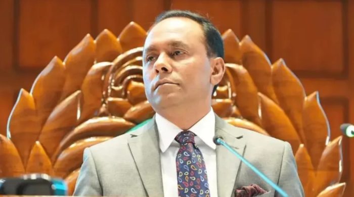 তার লম্বা, এ কারণে বিদ্যুৎ চলে যায়’—মন্ত্রীর কথায় ক্ষুব্ধ ডেপুটি স্পিকার