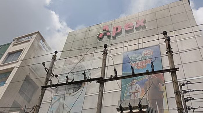 ধানমন্ডি ২৭ নম্বরে এপেক্স শোরুমে আগুন, নিয়ন্ত্রণে ফায়ার সার্ভিস