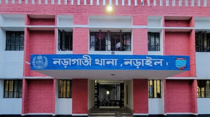 নড়াইলে পুলিশে হামলা, হ্যান্ডকাপসহ আসামি ছিনতাই