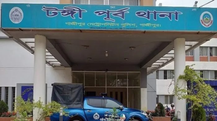 নেশার টাকা না দেওয়ায় স্ত্রীকে কুপিয়ে জখম