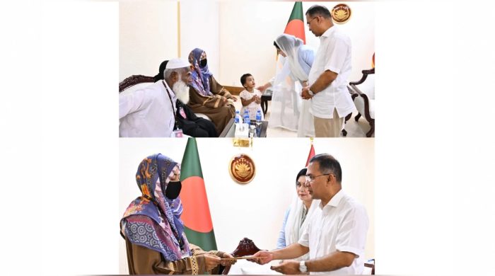 শহীদ দুই সেনার পরিবারকে সহায়তার আশ্বাস প্রধানমন্ত্রীর