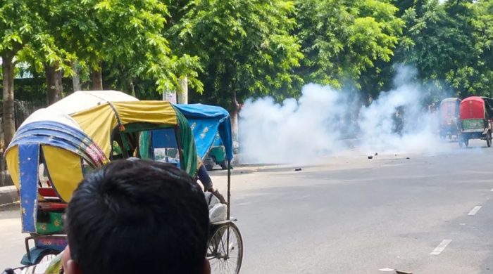 শিল্পকলা একাডেমির সামনে দুপুরে ককটেল বিস্ফোরণ