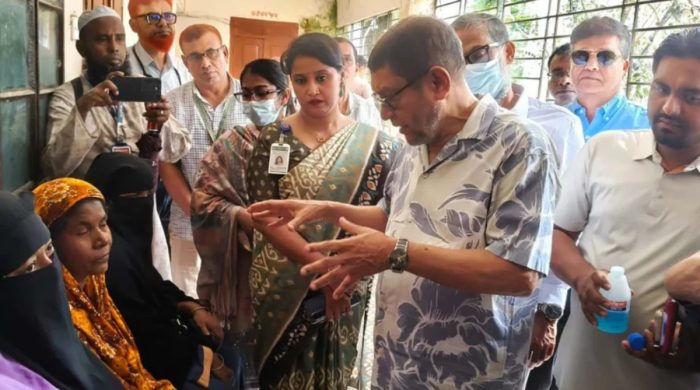 সরকারি হাসপাতালের সামনে ক্লিনিক অনুমোদন বন্ধের ঘোষণা