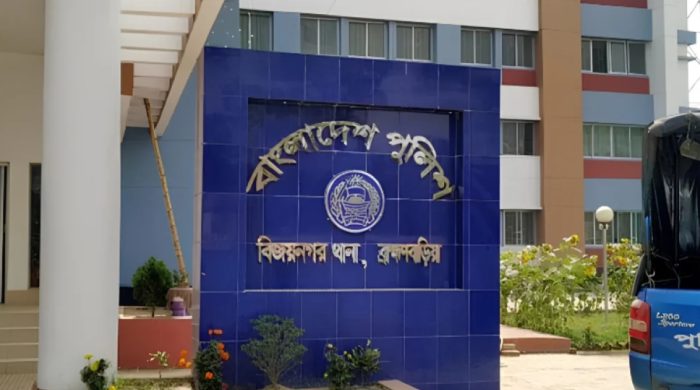 কিশোরীর বিয়েতে আপত্তি, টর্চলাইট জ্বালিয়ে সংঘর্ষে আহত ১০