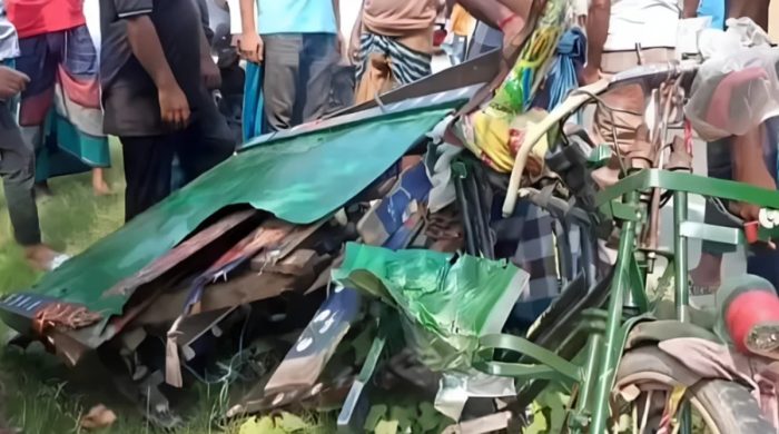 কুষ্টিয়ায় বাসের ধাক্কায় প্রাণ গেল ভ্যানচালকসহ দুজনের