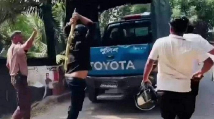 গোপালগঞ্জে পুলিশের গাড়িতে হামলা, গ্রেপ্তার বেড়ে ২৫