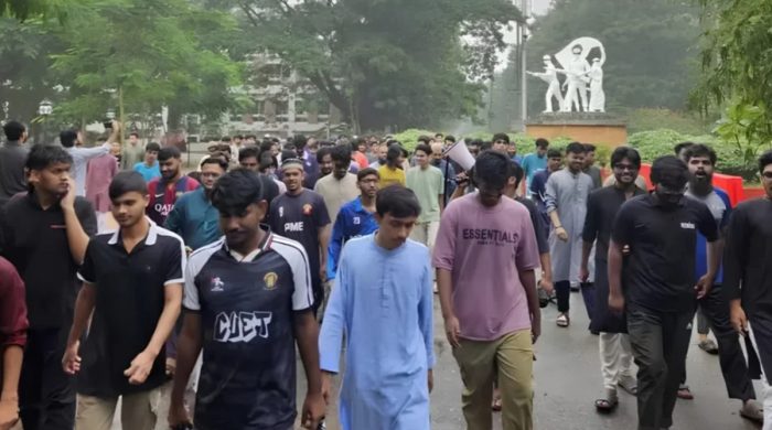 চুয়েটে ১১ দিনের শাটডাউন, সাবেক উপাচার্যকে ফেরানোর দাবিতে বিক্ষোভ