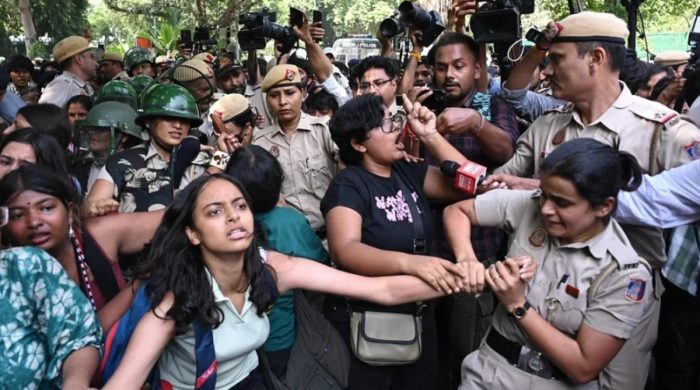 দিল্লিতে বিক্ষোভ, ৭০০ জনের বেশি আটক; বন্ধ ইন্টারনেট