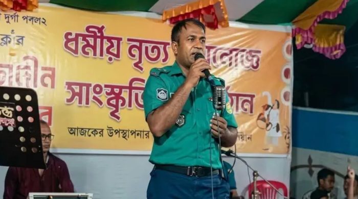পূজামণ্ডপে পুলিশের পোশাকে গান, সিলেটে এএসআই প্রত্যাহার