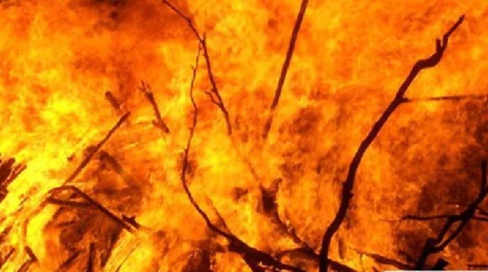ফতুল্লায় ভয়াবহ আগুনে ছাই ৩০ ঝুটের গোডাউন, কোটি টাকার ক্ষতি