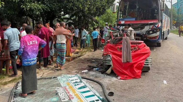 ময়মনসিংহে বাসের চাপায় শিশুসহ অটোরিকশার ৭ যাত্রী নিহত