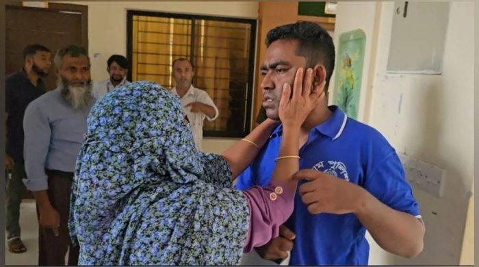 মাকে ঘরে রাখতে নারাজ ছেলে, নুন-পান্তা খেয়েও তাঁর সঙ্গ চান মা