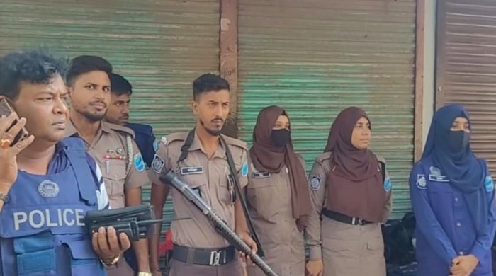 মাদারীপুরে বোরকা পরে বোমা হামলা, গণপিটুনিতে যুবকের মৃত্যু