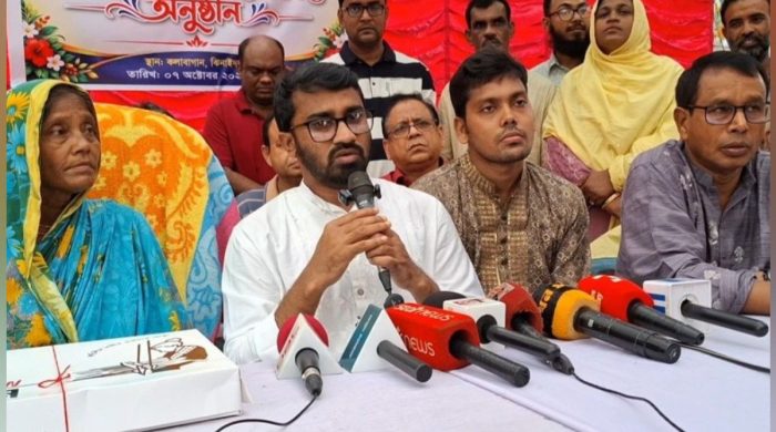 মিশনের চাকরি ফেরাতে রাশেদ খানের উদ্যোগ, মায়ের হাতে নিয়োগপত্র