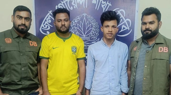 মেহেরপুরে খেলনা পিস্তল দিয়ে ভয় দেখানো, আটক দুই যুবক