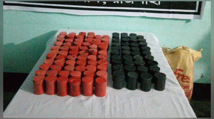 রাজশাহীর লিচুবাগানে বস্তাভর্তি ১০৩টি তাজা ককটেল উদ্ধার