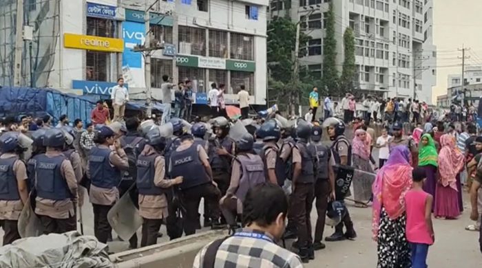 শ্রমিক বিক্ষোভে কোনাবাড়ি-চন্দ্রার সব পোশাক কারখানা বন্ধ