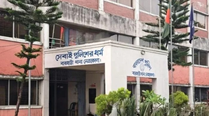 শ্রেণিকক্ষে কিশোরীর সঙ্গে অনৈতিক কাজে অভিযুক্ত মাদ্রাসা পরিচালক, অতঃপর পলাতক