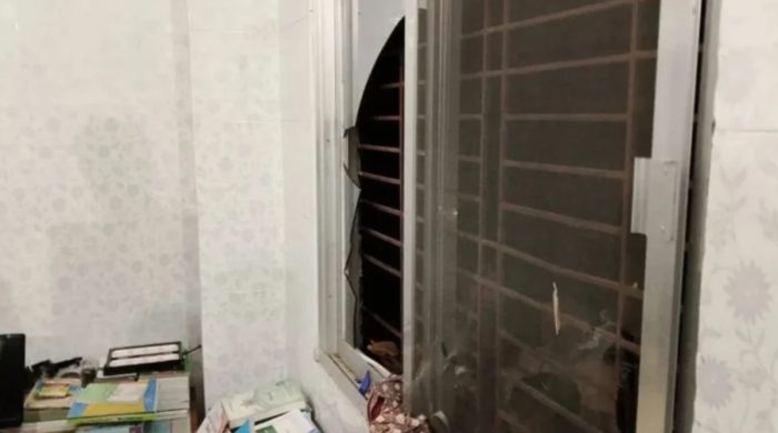 সাভারে ছাত্রীকে ধর্ষণের অভিযোগে মাদ্রাসা ও শিক্ষকের বাড়িতে হামলা
