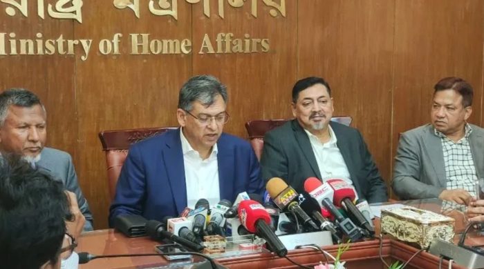 ৪৯তম বিসিএসে রাজনৈতিক পরিচয়ে বৈষম্য নয় স্বরাষ্ট্রমন্ত্রী